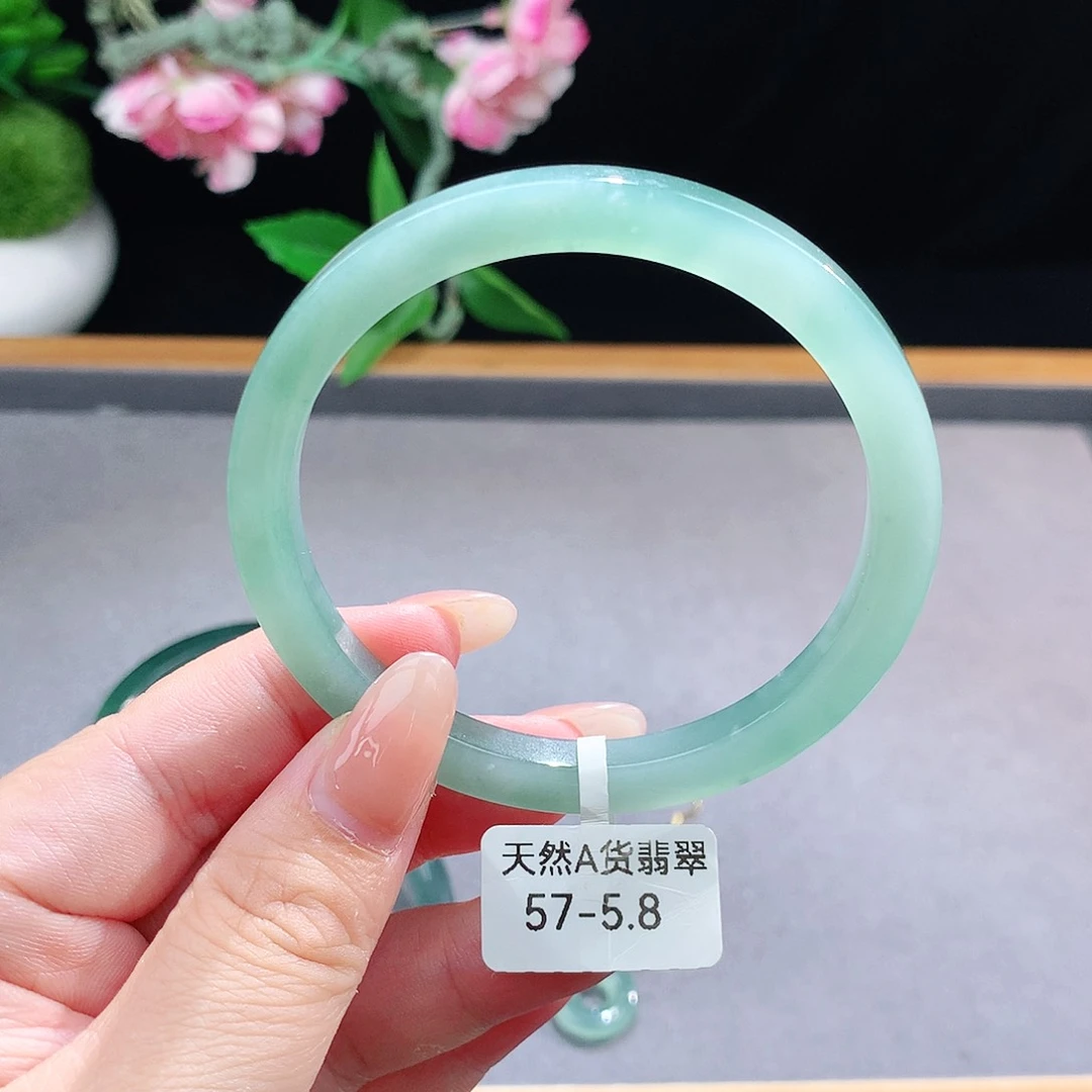 未镶嵌手镯（圆镯）翡翠