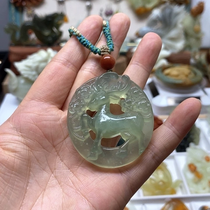 未镶嵌蛇纹石玉颈饰