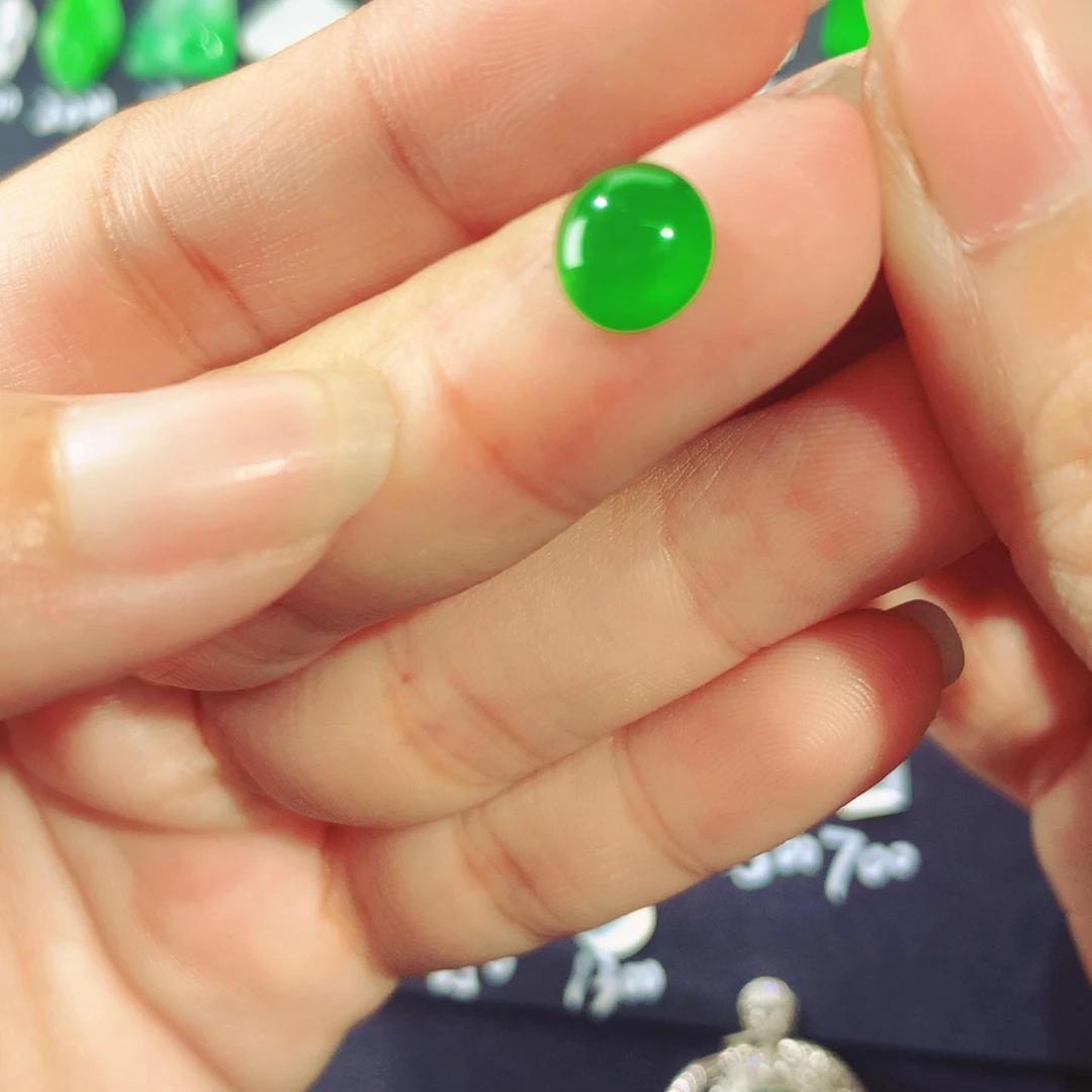 翡翠未镶嵌颈饰正阳绿蛋面