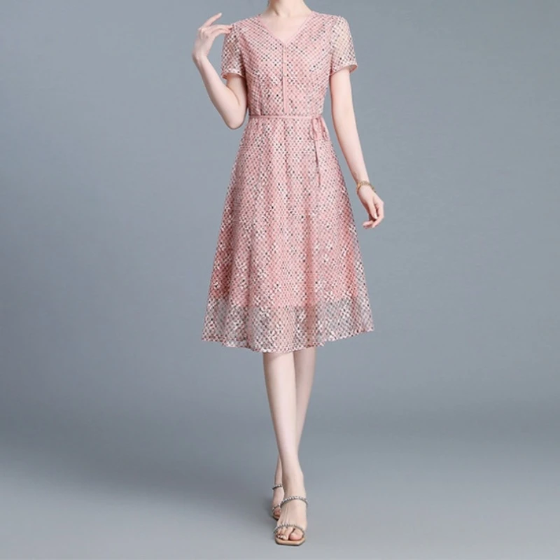 T536夏季时尚气质收腰显瘦洋气V领系带中长连衣裙蕾丝女装连衣裙