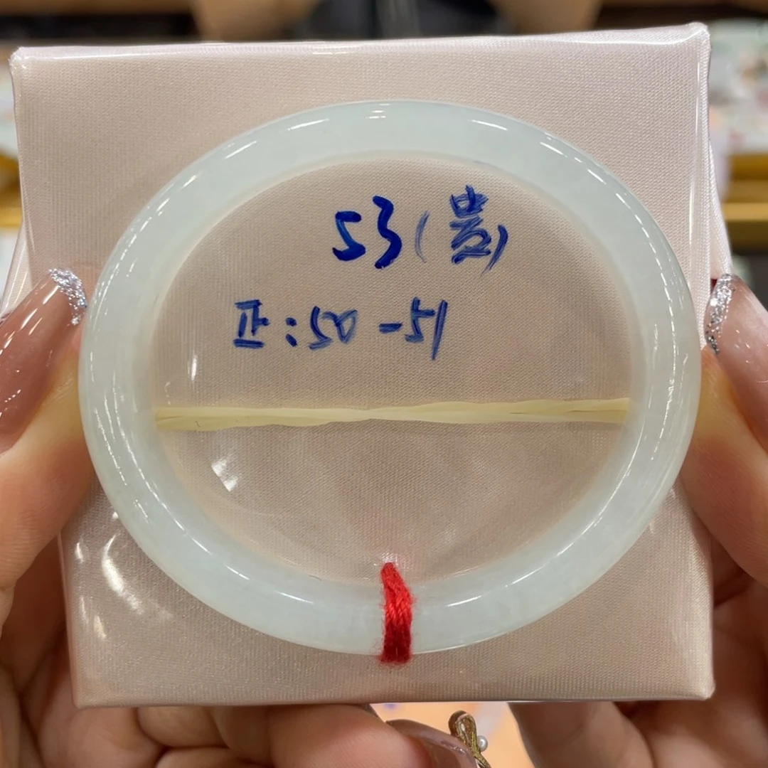 翡翠手镯未镶嵌翡翠