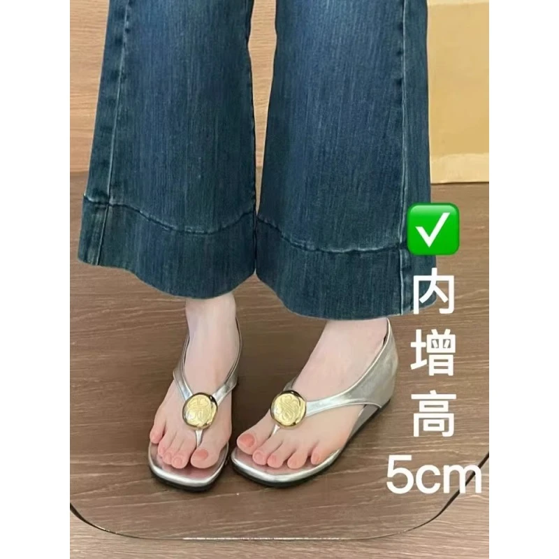 法式复古金属扣人字夹趾凉拖鞋女2025新款浅口内增高休闲单鞋凉鞋