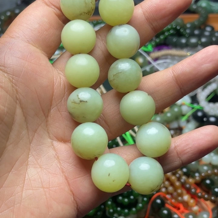 未镶嵌和田玉珠宝半成品有包容
