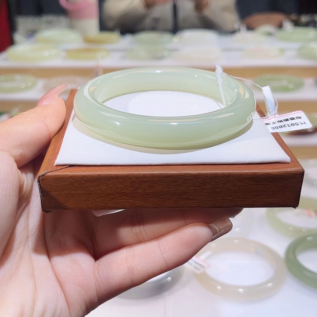 和田玉未镶嵌手镯绿晴