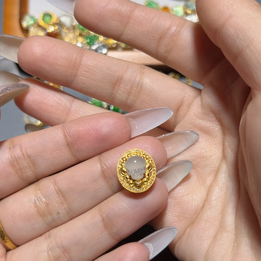 翡翠18K金镶嵌颈饰