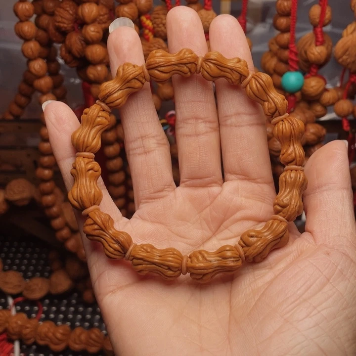 木质类龙纹桃枭挂件