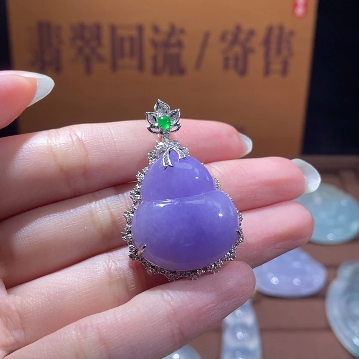 颈饰18K金镶嵌翡翠葫芦