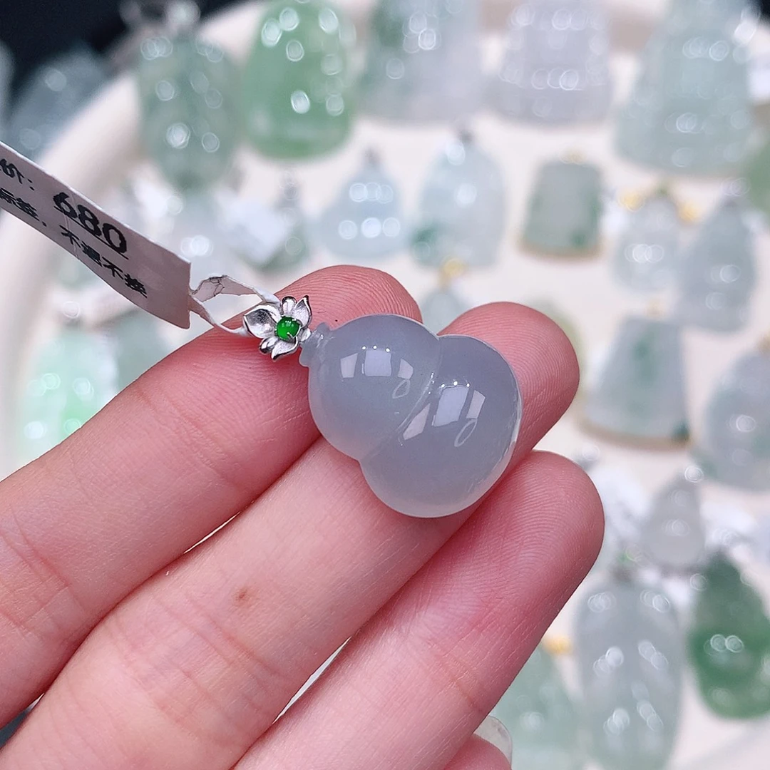 颈饰18K金镶嵌翡翠