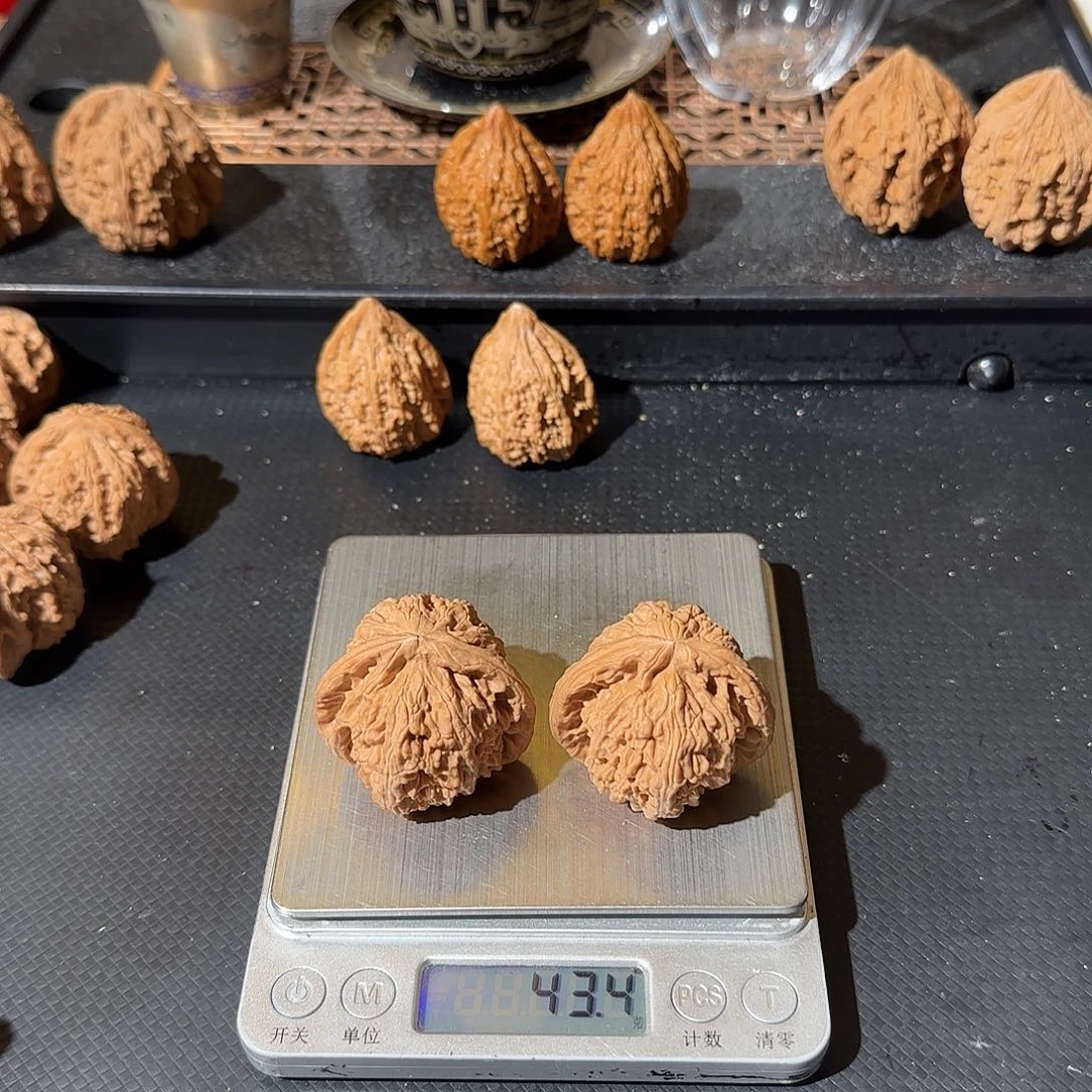 自***。文玩核桃吊坠白狮子