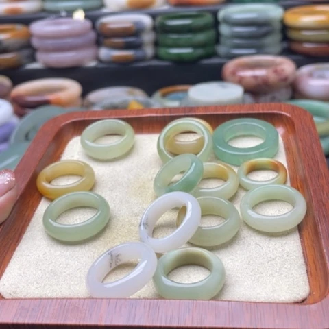 石英岩玉未镶嵌手镯