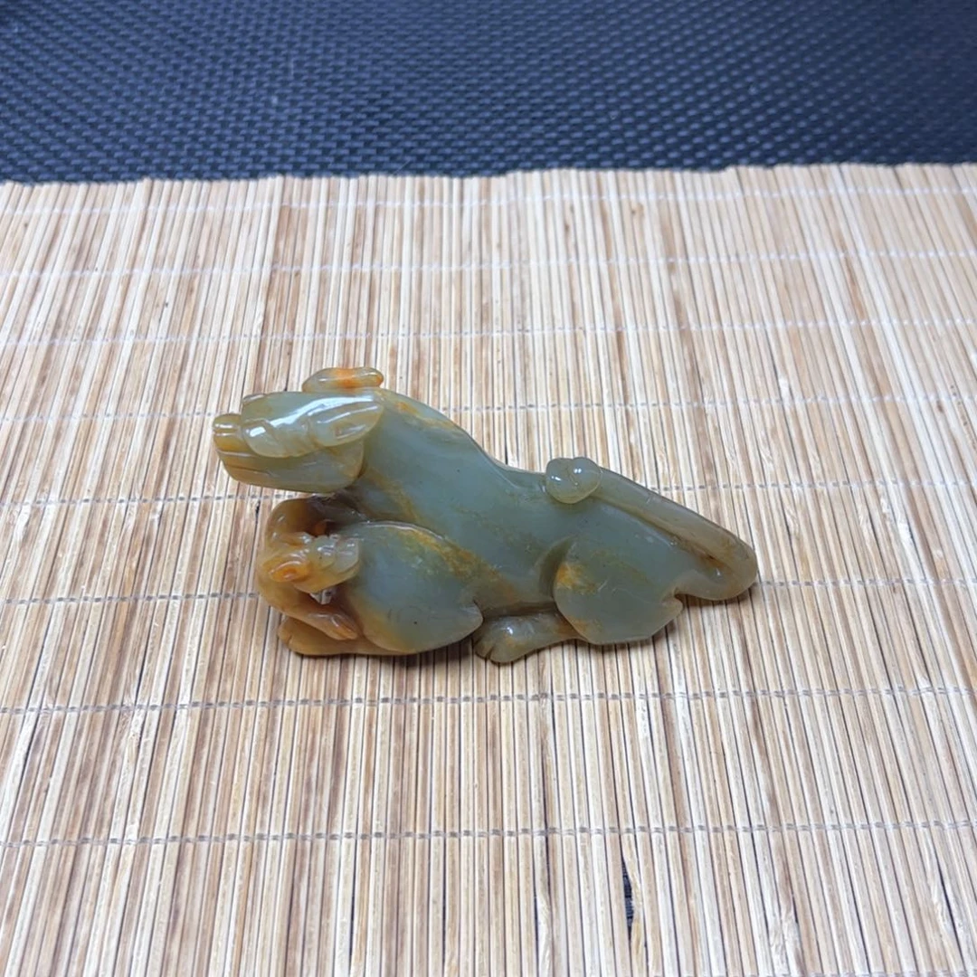 和田玉未镶嵌把件