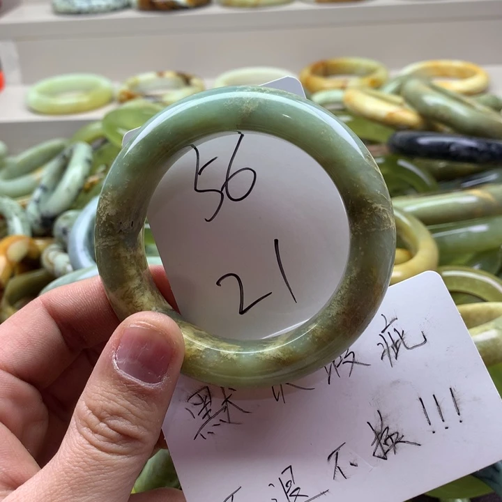 蛇纹石玉手镯未镶嵌