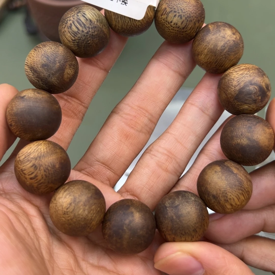沉香手串透顶绿卡1.8/26g单圈