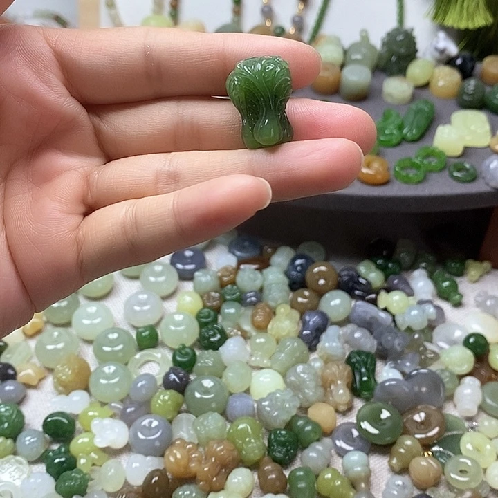 未镶嵌和田玉挂件白菜