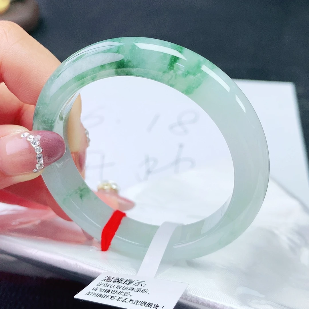 翡翠手镯未镶嵌52圈