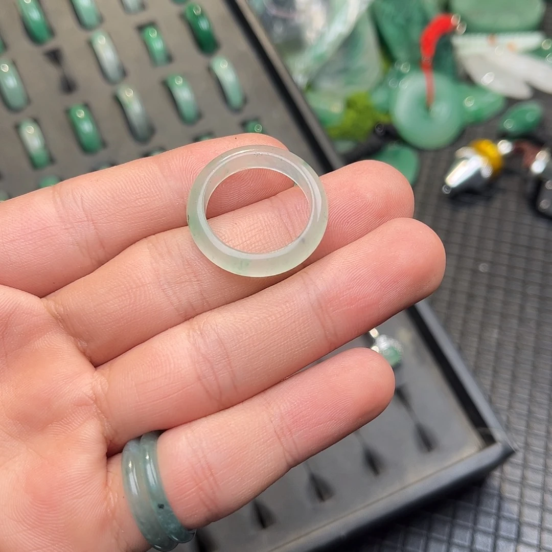 一***哥石英质玉（非洲翠）未镶嵌手链