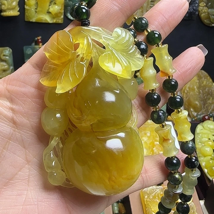 蛇纹石玉未镶嵌颈饰