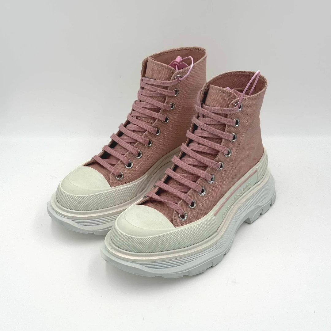 99新 Alexander McQueen/亚历山大·麦昆 马丁靴/37.5码/DM1863