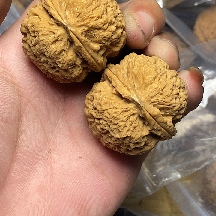 文玩核桃把件云南铁核桃78