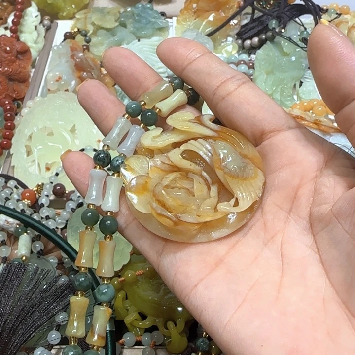 蛇纹石玉未镶嵌吊坠小****