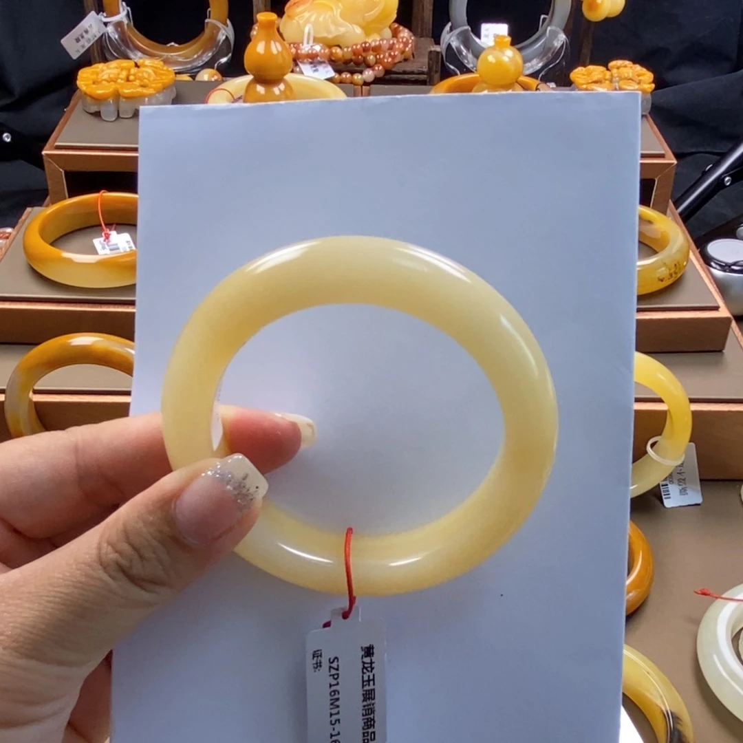 ****安未镶嵌石英质玉（黄龙玉）手镯H