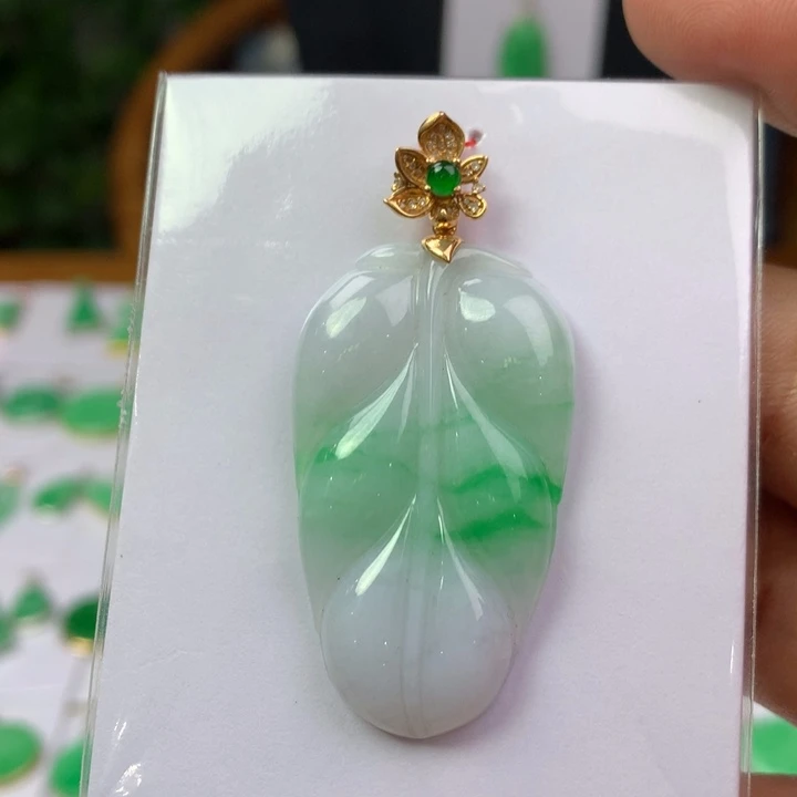 翡翠18K金镶嵌颈饰