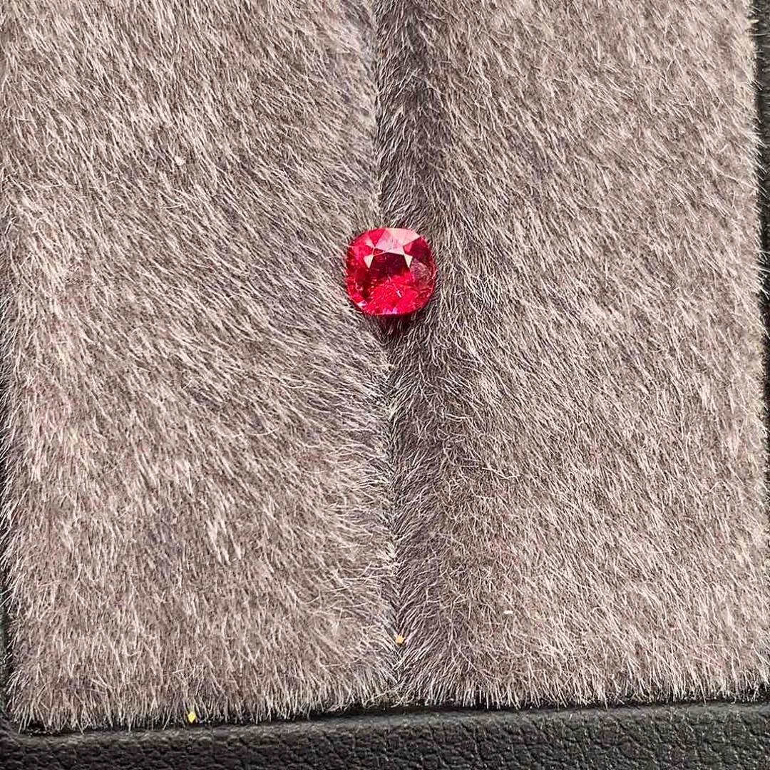 尖晶石裸石0.38/399