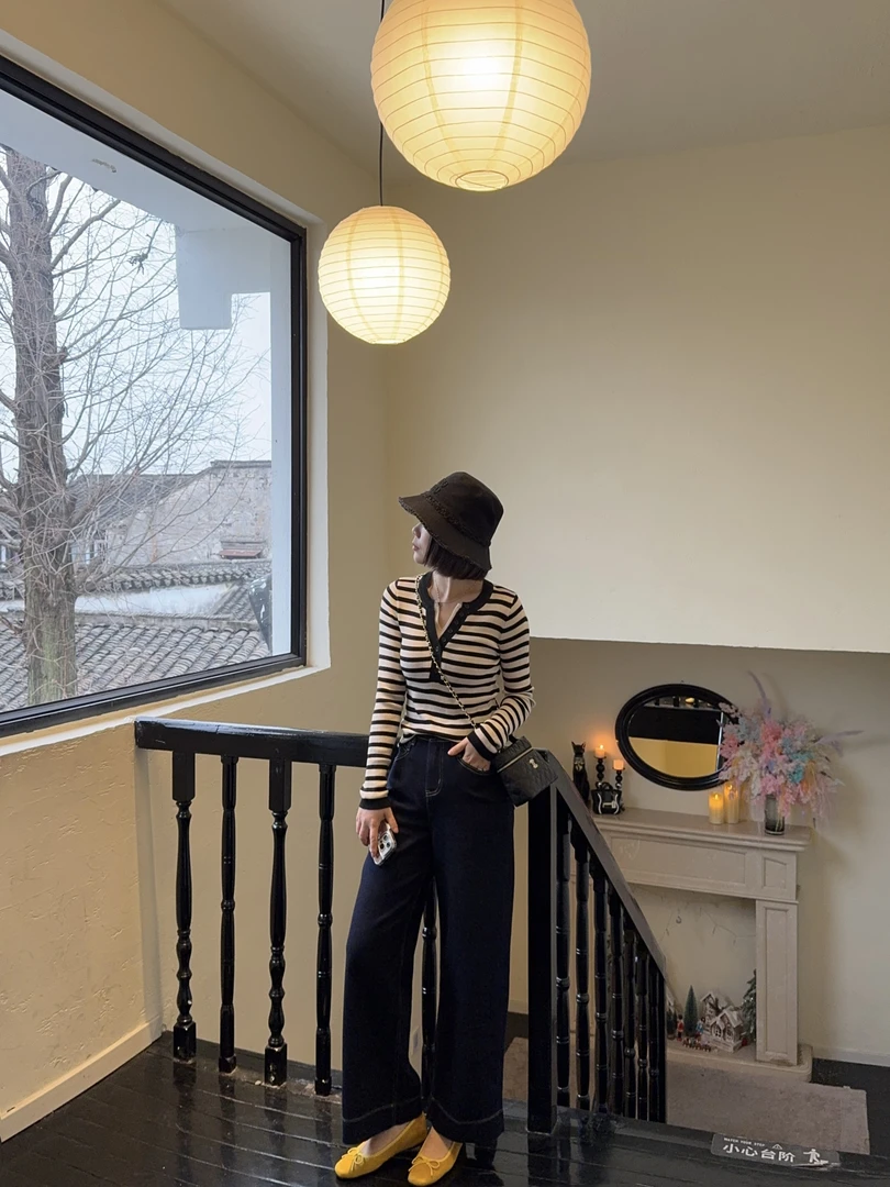 玳妮【v领假两件】春季新款 设计感撞色条纹针织衫时尚宽松显瘦上衣