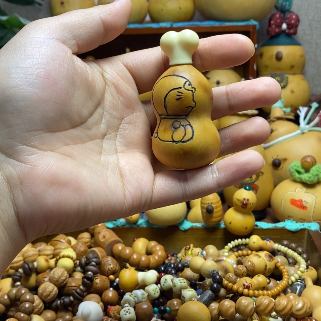 鸡腿的小猴子手把件