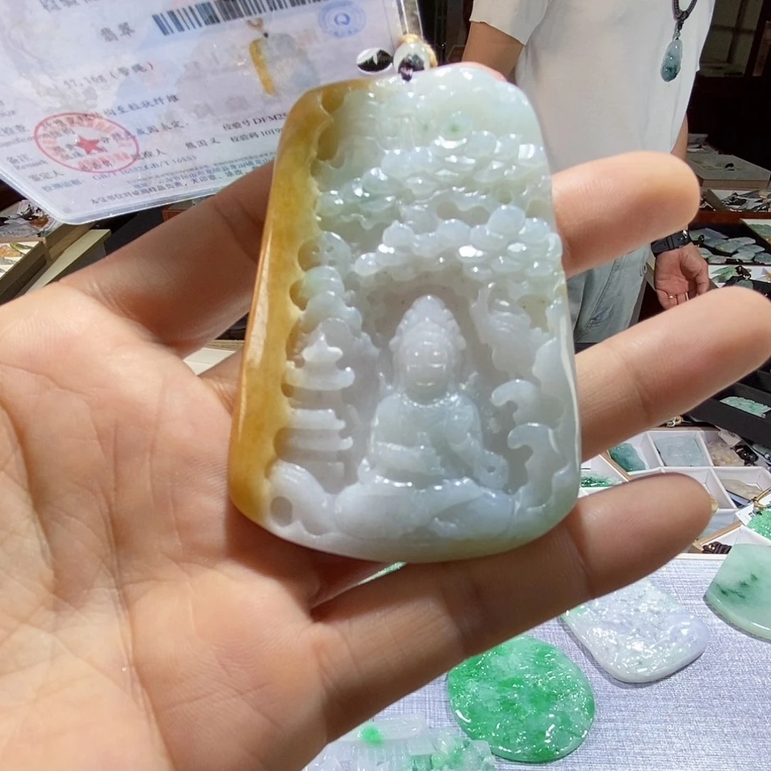 翡翠未镶嵌颈饰一个