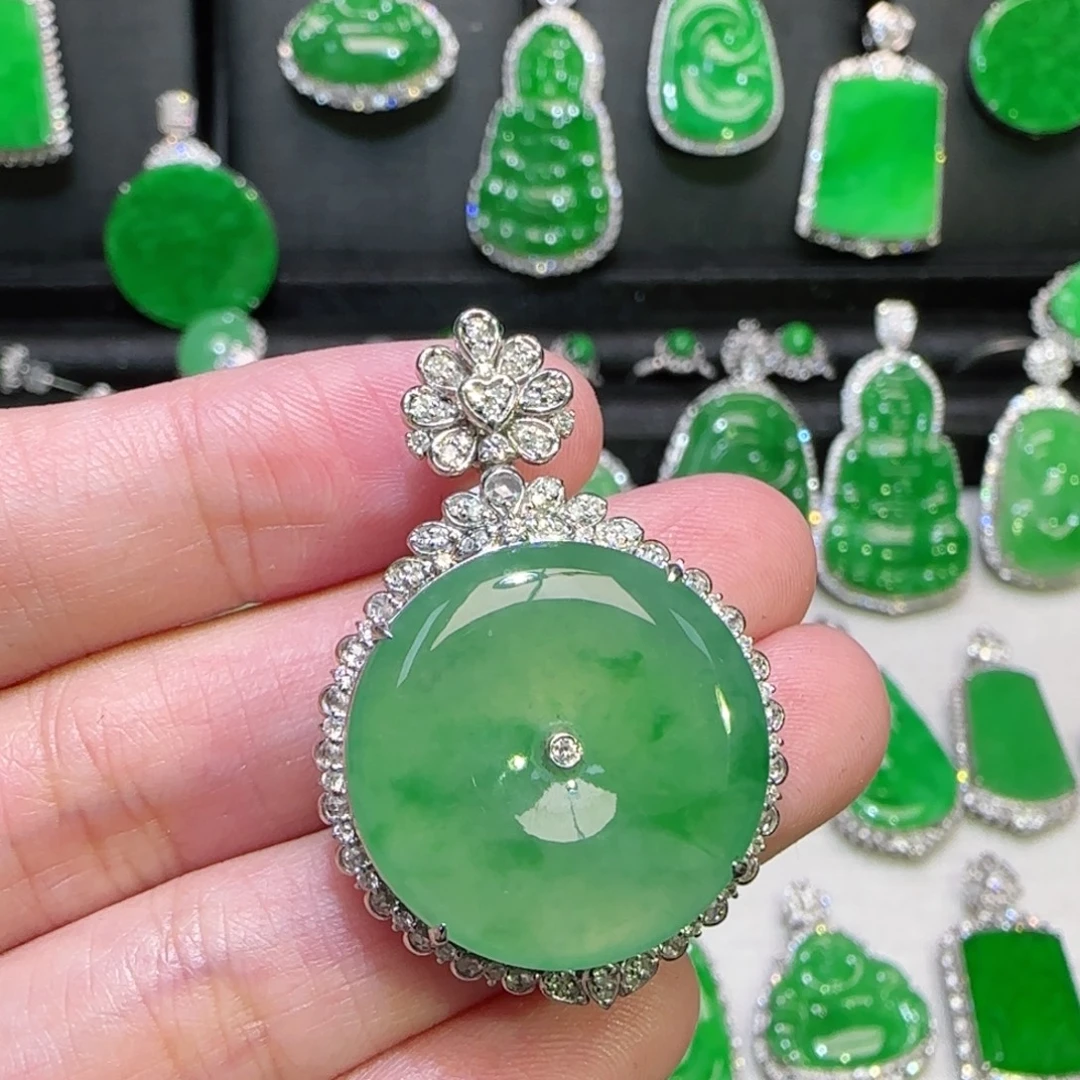 翡翠18K金镶嵌颈饰