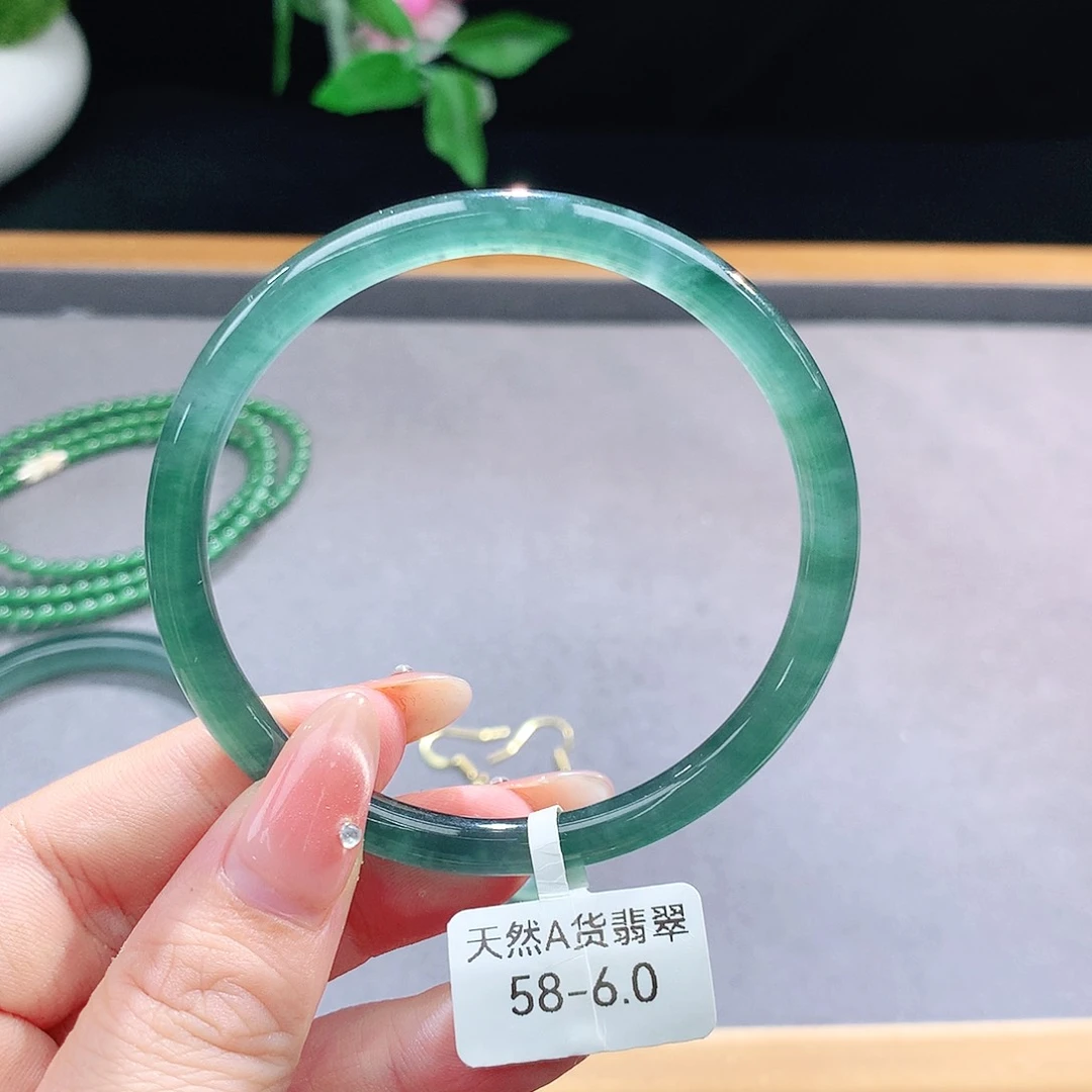 未镶嵌手镯（圆镯）翡翠