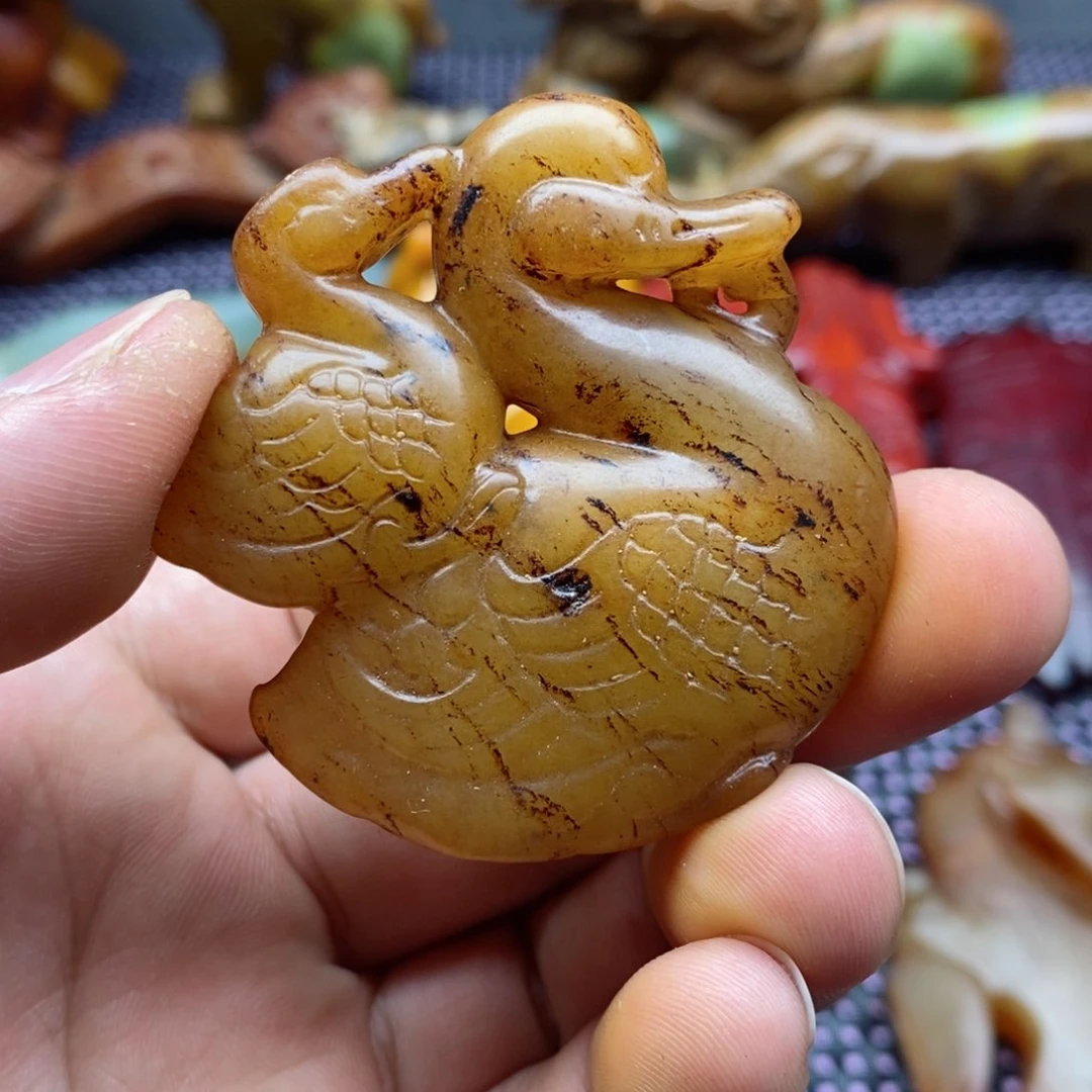 蛇纹石玉颈饰未镶嵌