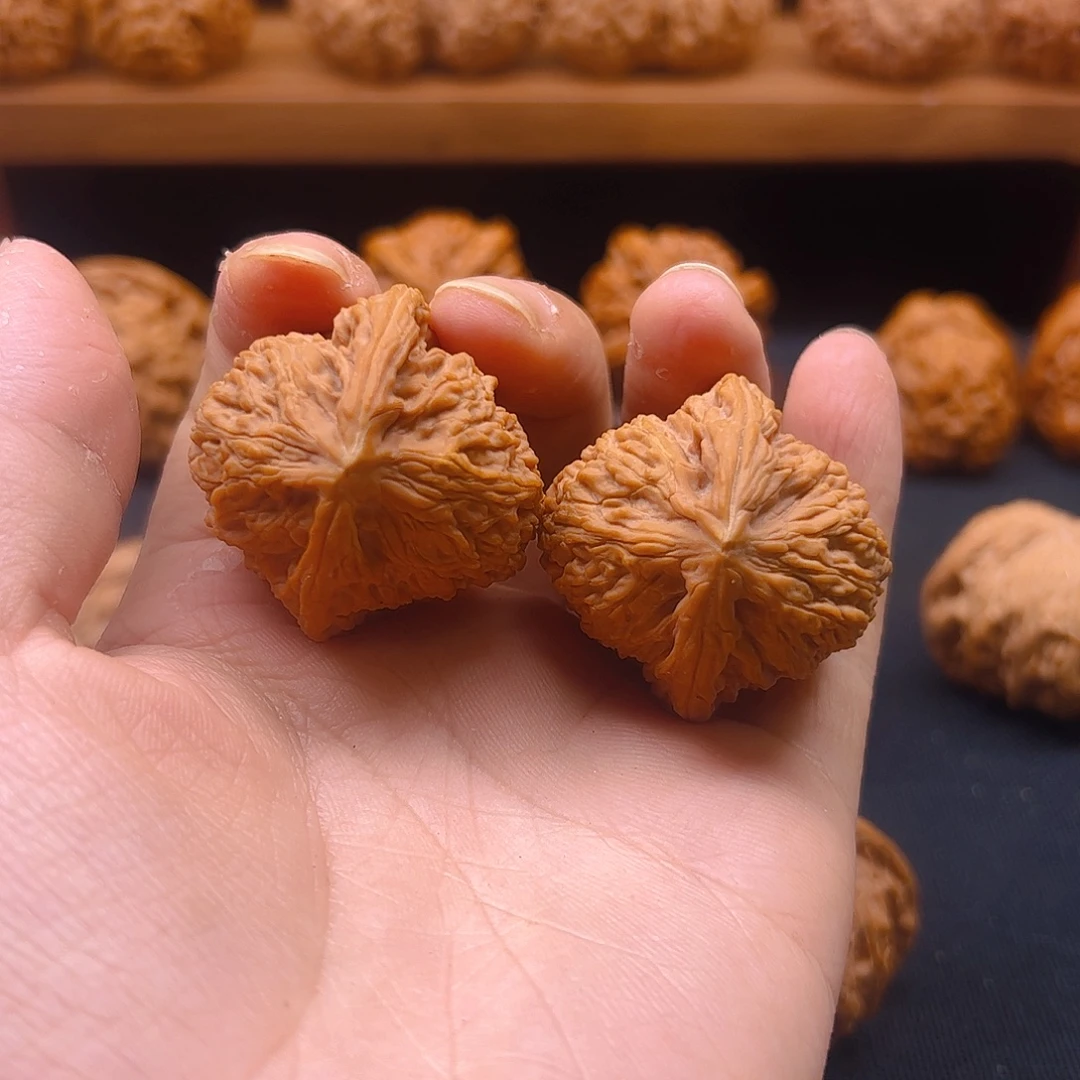 ****ᙆ把件核桃三角疆38全品