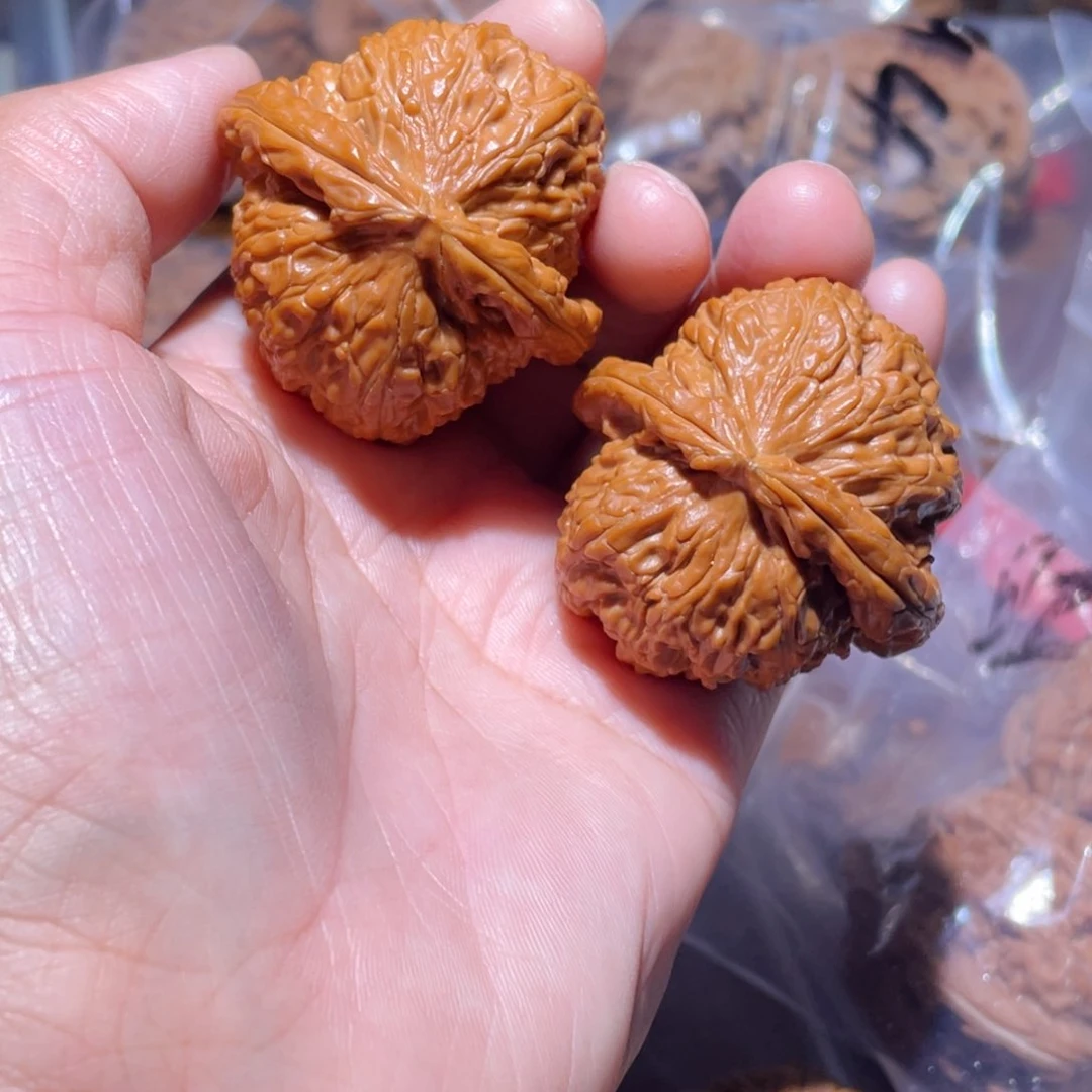 吊坠桃核前**锦41尺白狮子