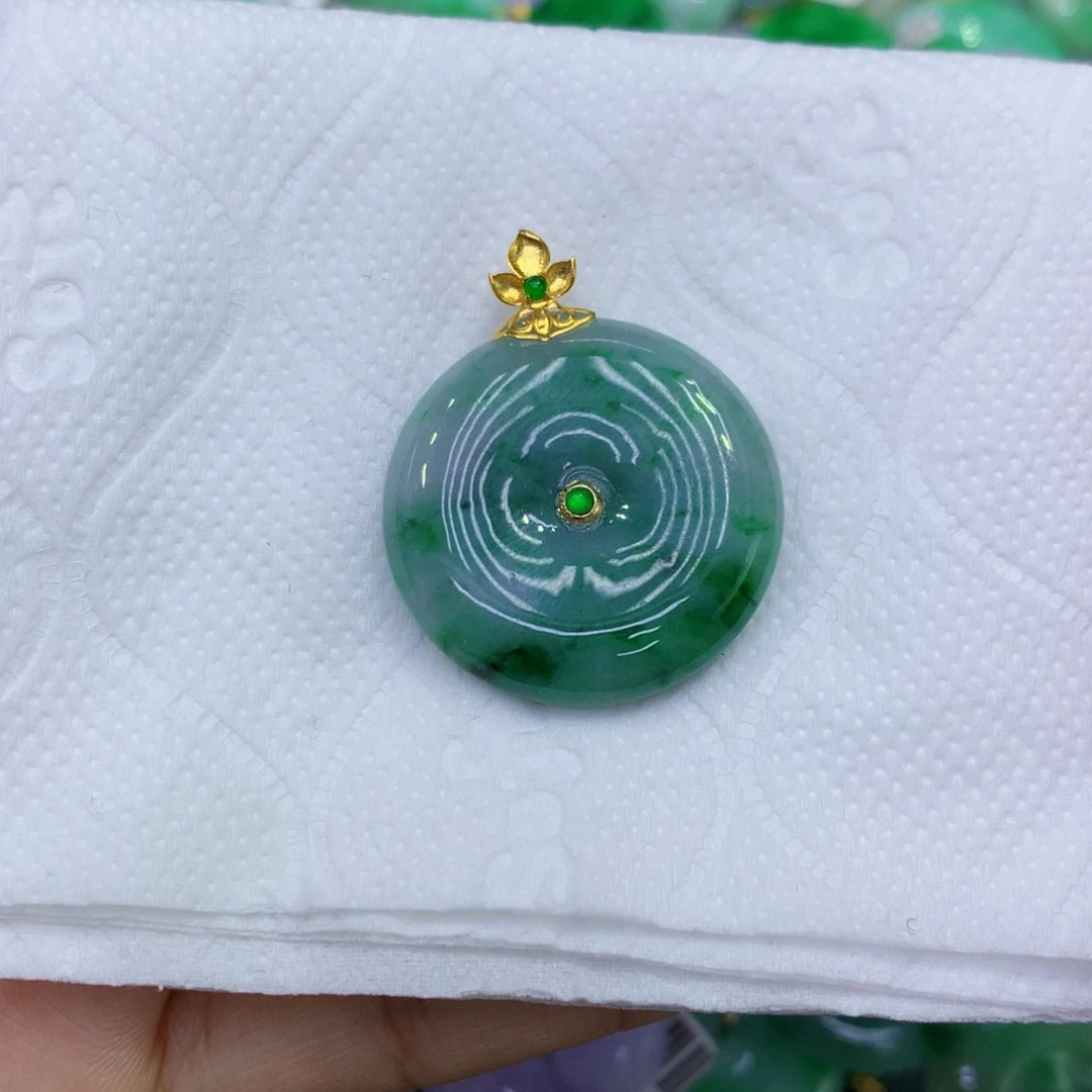 颈饰18K金镶嵌翡翠辣*