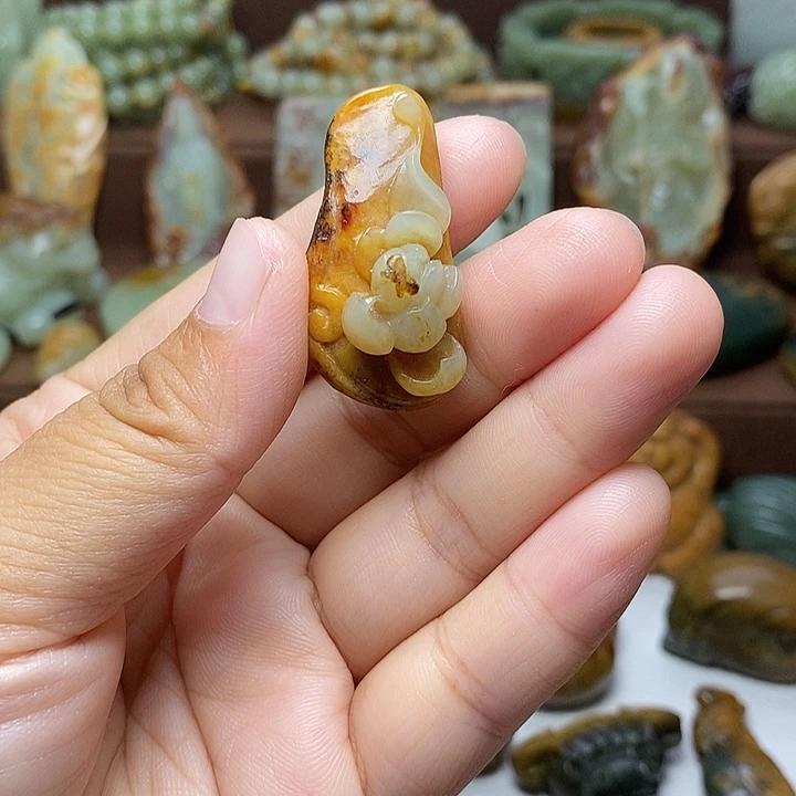 冰***莉颈饰未镶嵌岫岩河磨玉（透闪石质玉）
