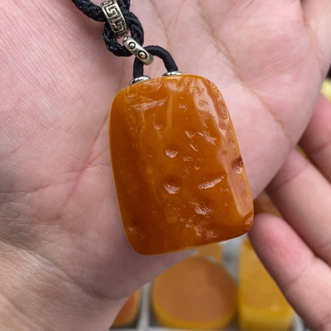 琥珀吊坠(赠链)未镶嵌
