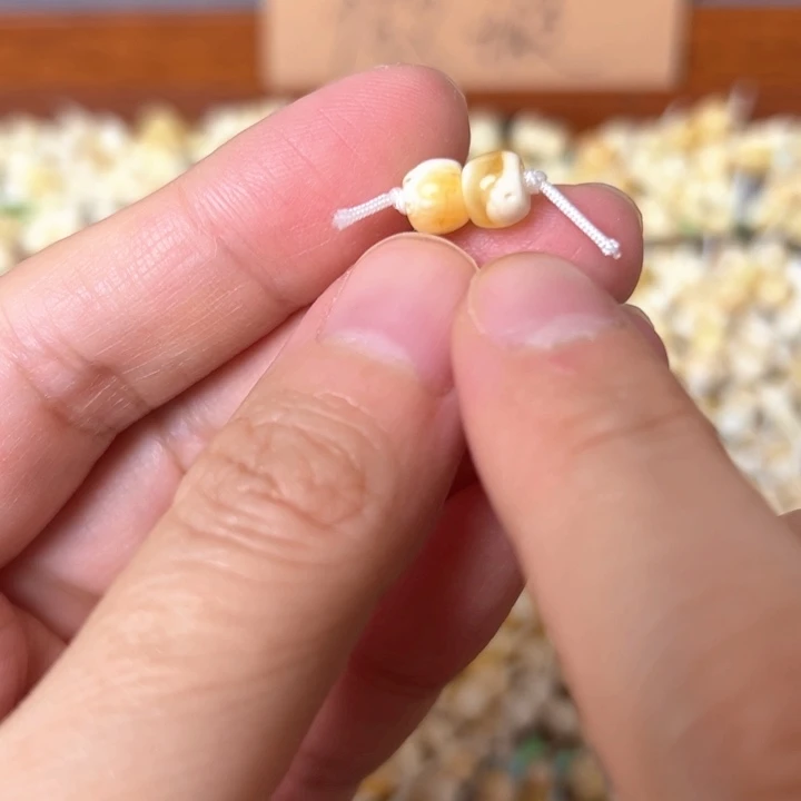 蜜蜡未镶嵌裸石6.1mm一对