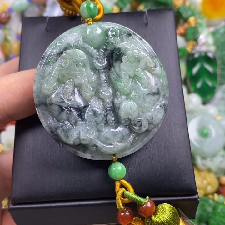 翡翠未镶嵌吊坠(赠链)