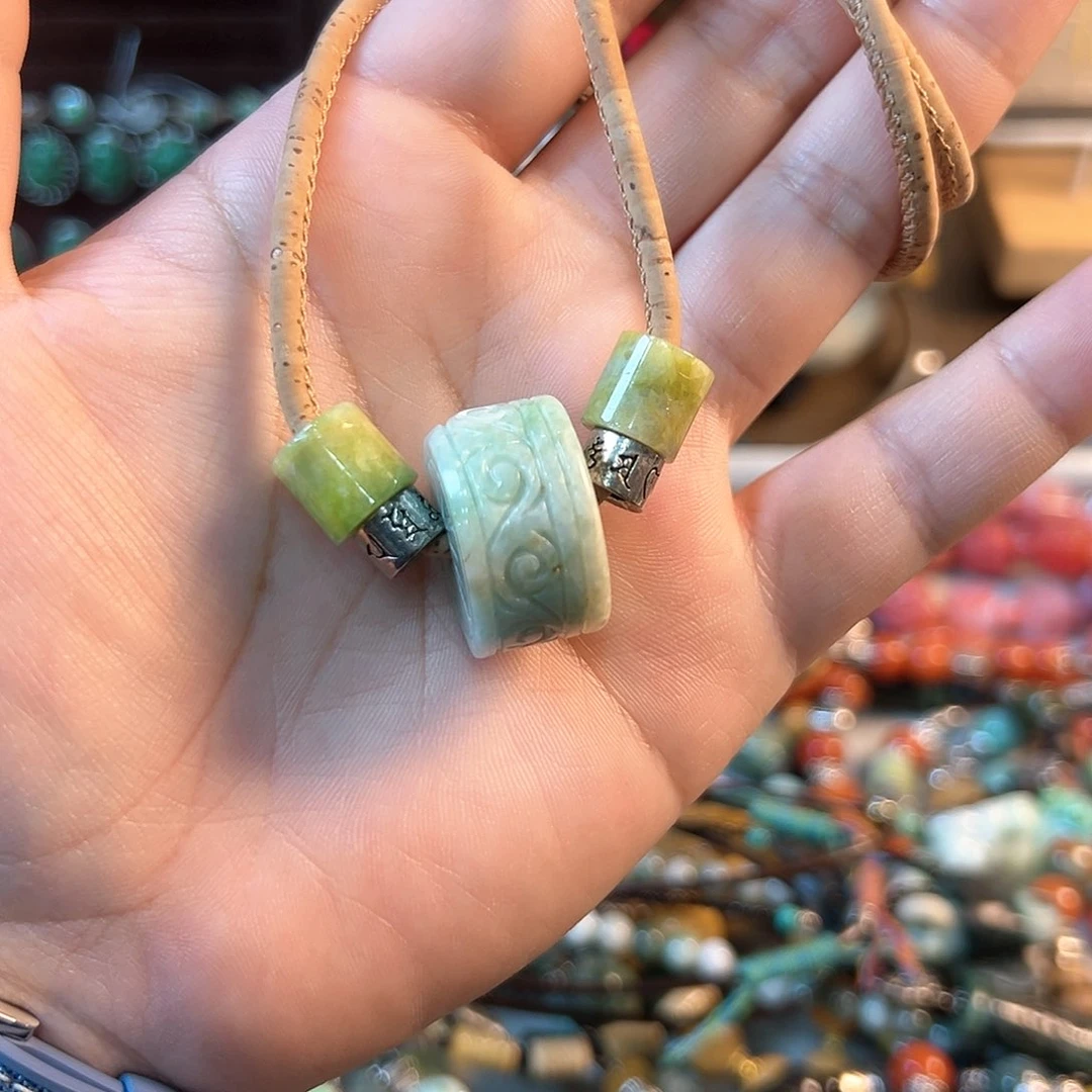 翡翠颈饰未镶嵌吊坠