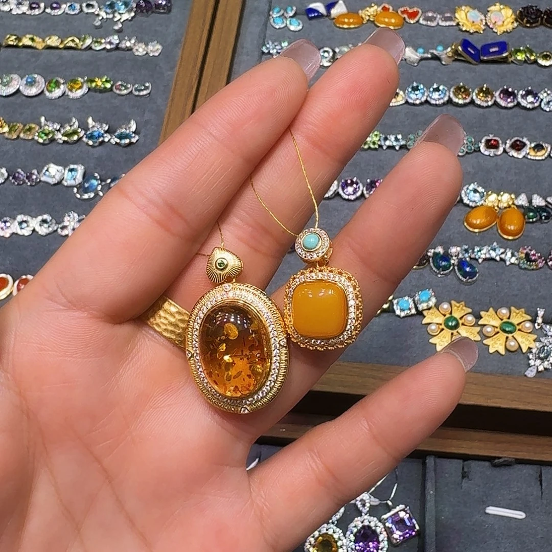 平***生未镶嵌颈饰紫晶红