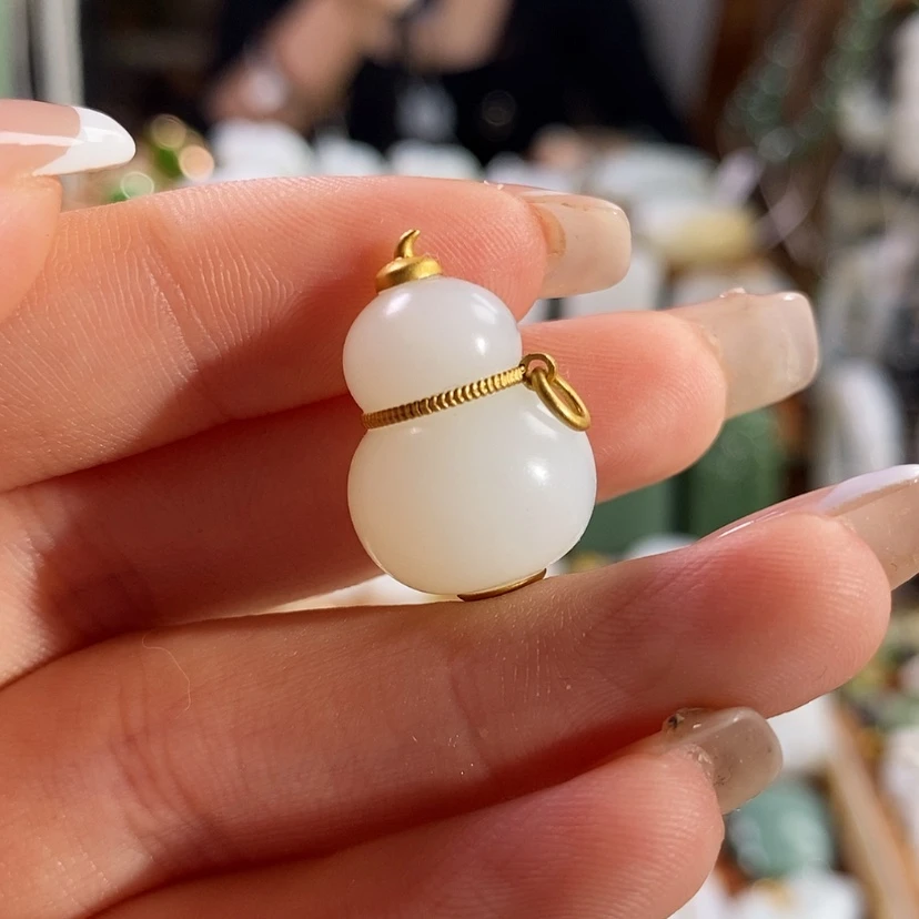 【闪购商品】吊坠(赠链)18K金镶嵌和田玉