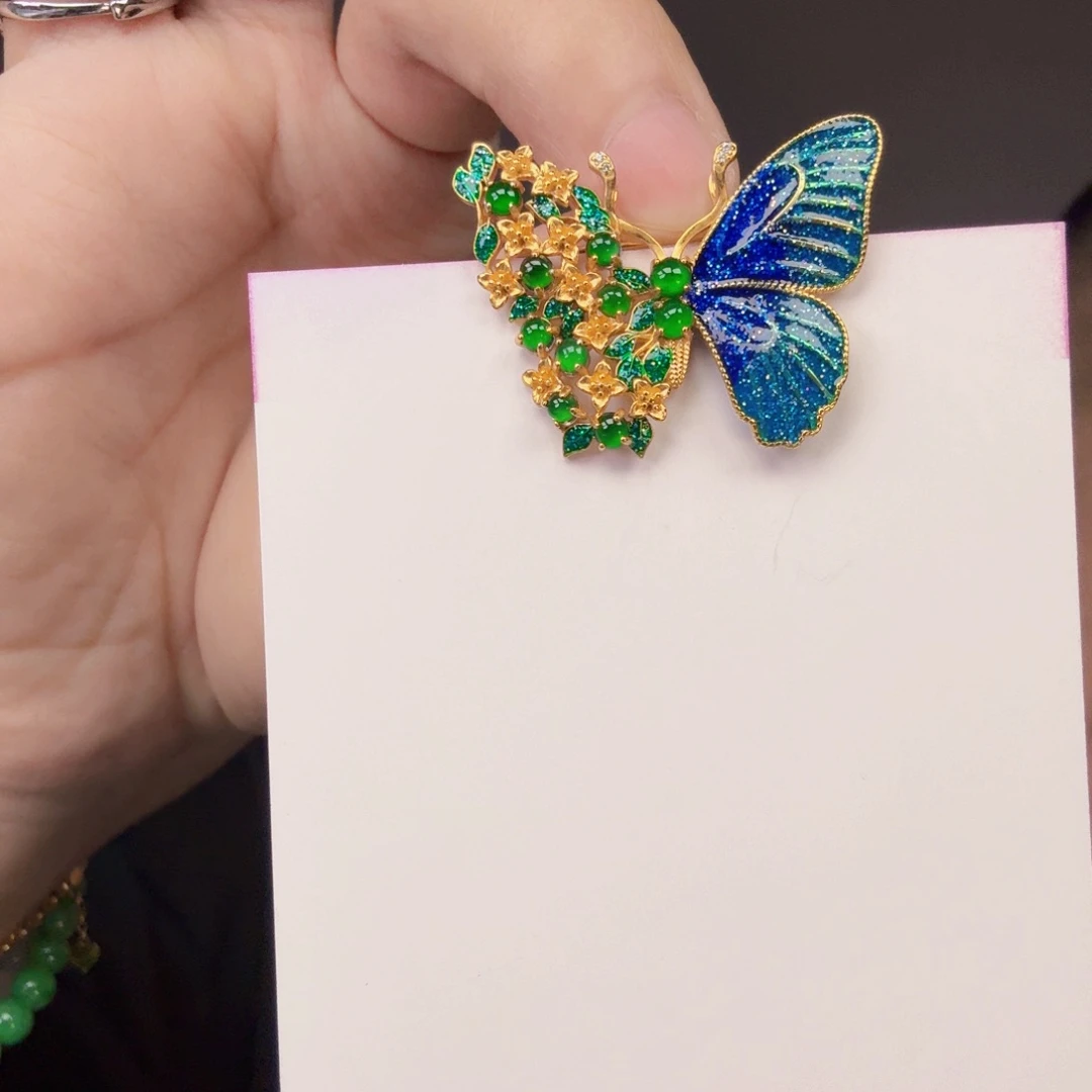 翡翠未镶嵌颈饰一件