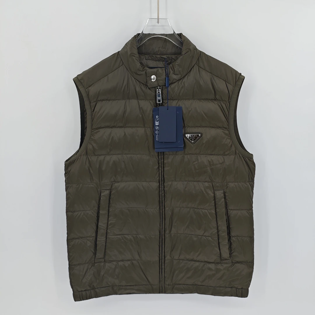 99新 Prada/普拉达 橄榄绿三角胸标羽绒马甲/48码/Sw24761