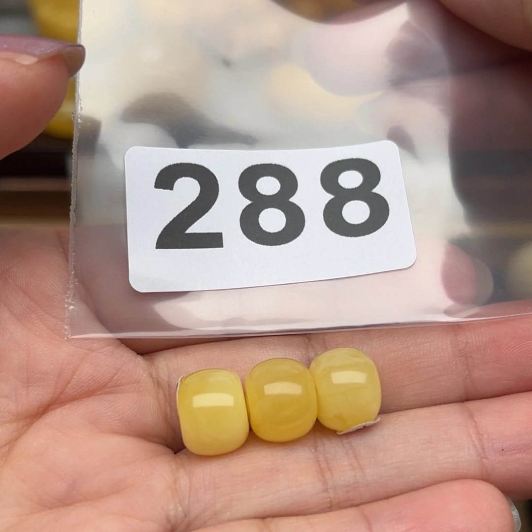 蜜蜡裸石未镶嵌a*微瑕10+