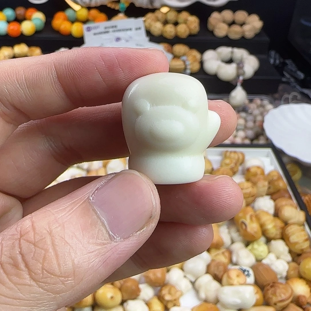 菩提根/象牙果吊坠白色小熊手套2颗（全品）
