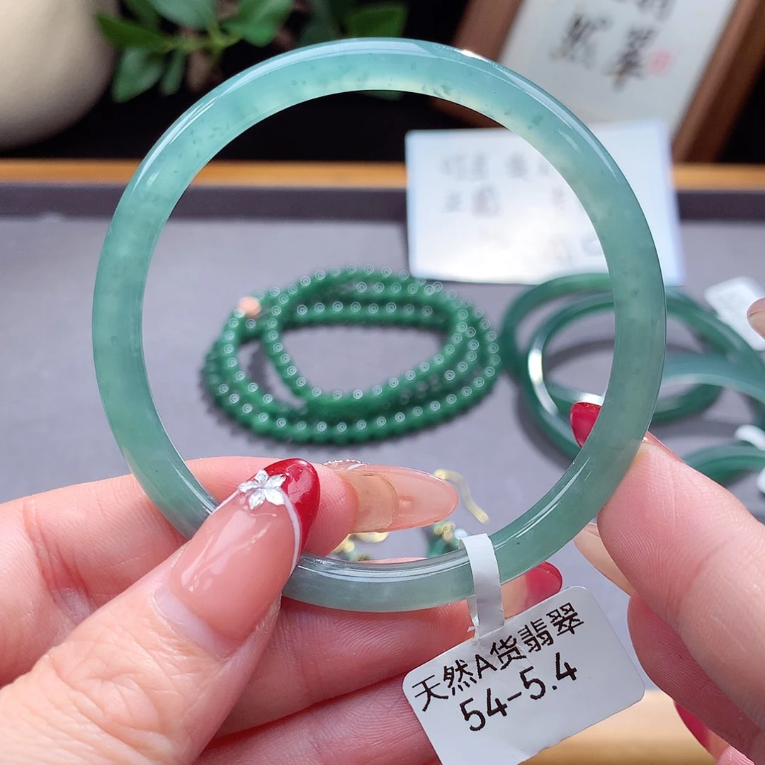 翡翠手镯（圆镯）未镶嵌