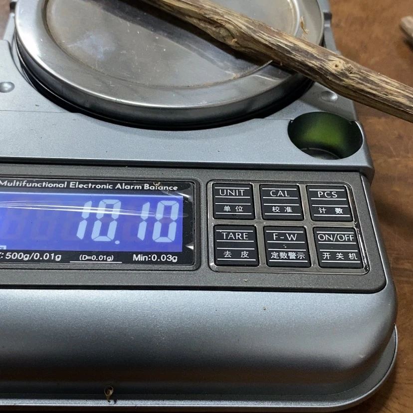 【闪购商品】越南芽庄树心香料一块（015