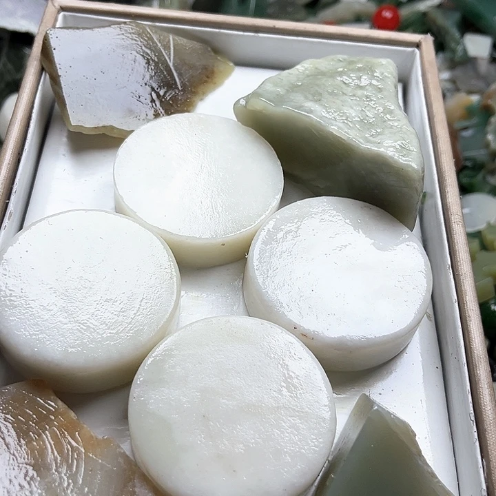 和田玉（糖玉）和田玉边角料9K金镶嵌阿*